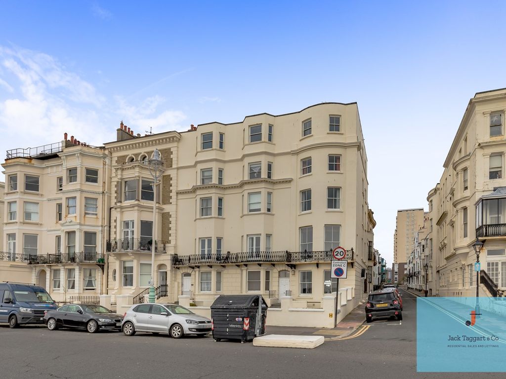 3 bed flat for sale in Marine Parade, Brighton BN2, £400,000