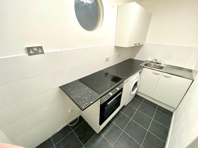1 bed flat to rent in Parkfield Road, Wolverhampton WV4, £675 pcm