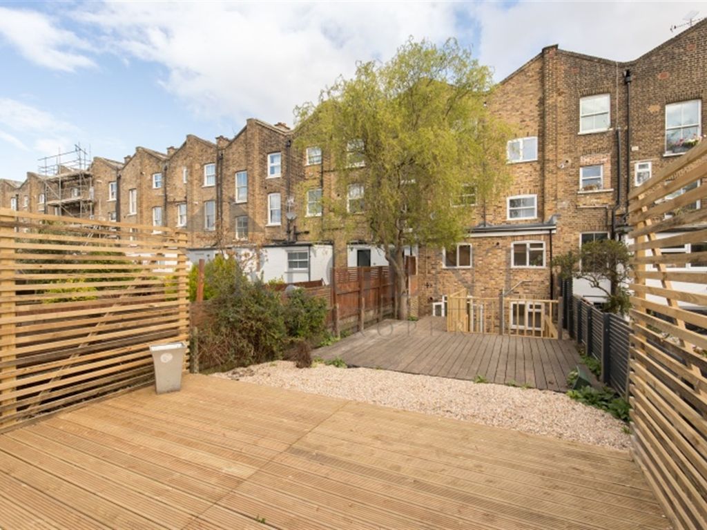 1 bed flat for sale in Fernlea Road, Wandsworth SW12, £565,000