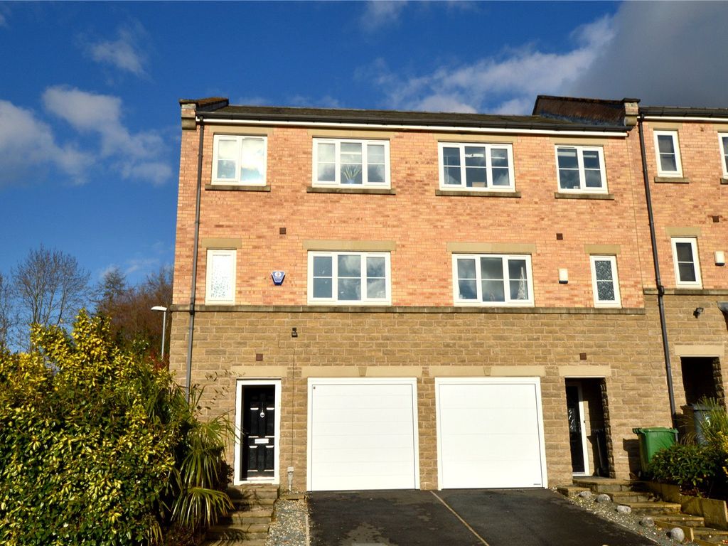 4 bed terraced house for sale in Billington Close, Leeds, West Yorkshire LS13, £355,000