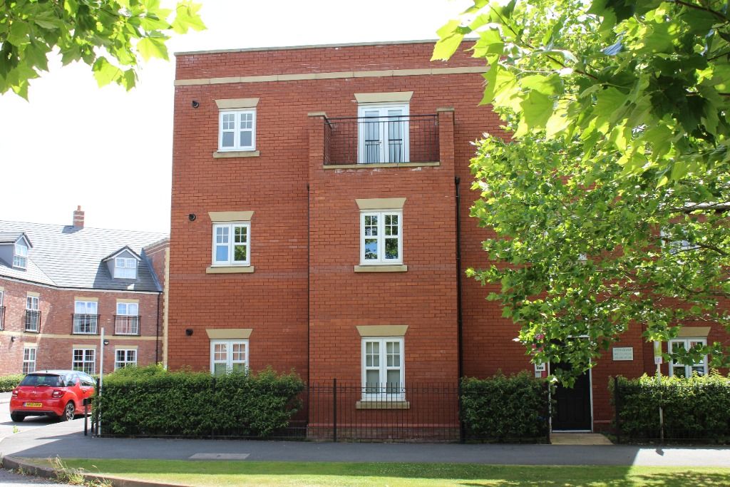 2 bed flat to rent in Upton, Chester CH2, £995 pcm