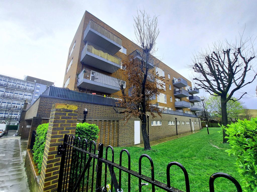 2 bed flat for sale in Retreat Place, London E9, £480,000