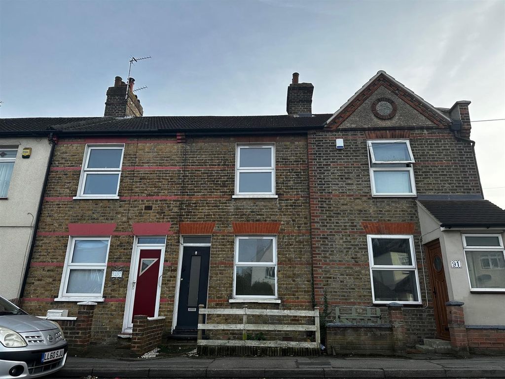 2 bed terraced house to rent in High Road, Dartford, Kent DA2, £1,200 pcm