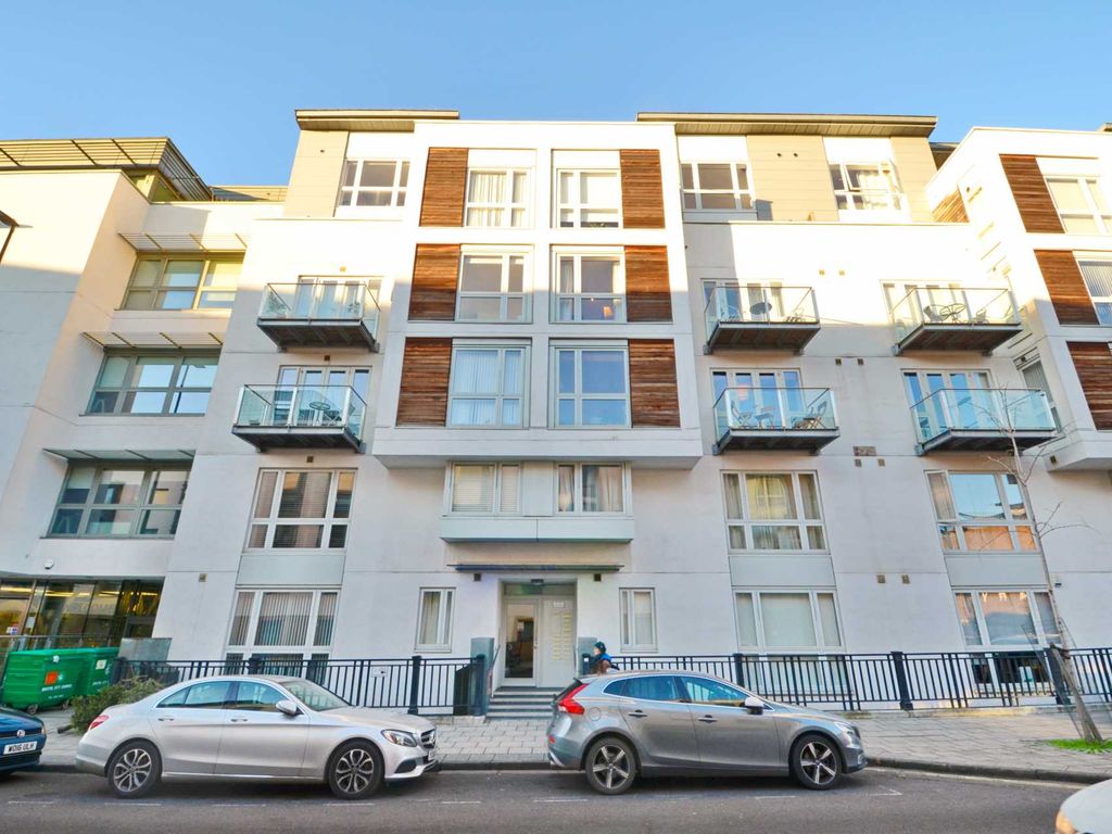 1 bed flat to rent in Deanery Road, Bristol BS1, £1,300 pcm