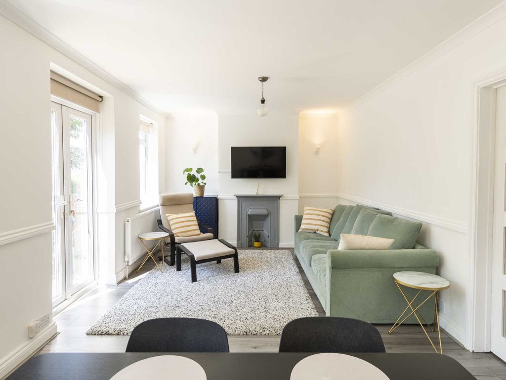 4 bed semi-detached house to rent in Braemar Avenue, Filton Park BS7, £2,700 pcm