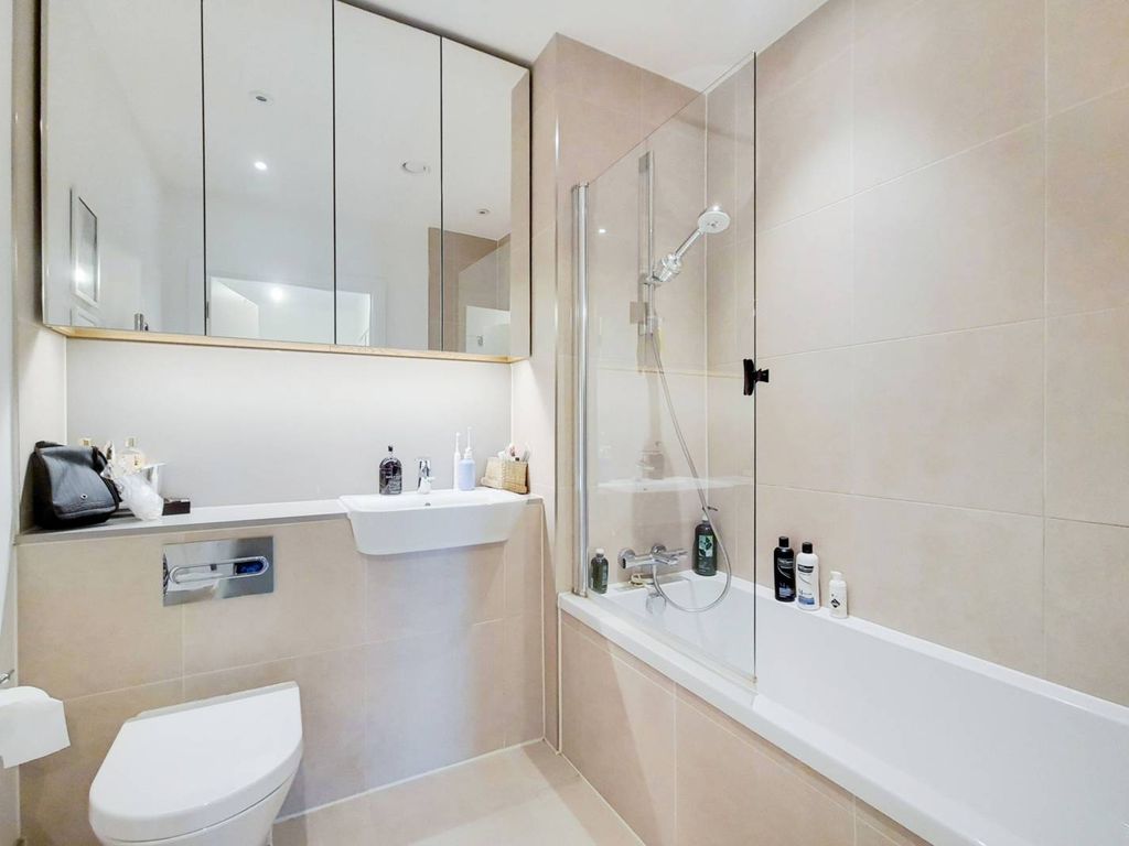 2 bed flat for sale in Arniston Way, Tower Hamlets, London E14, £700,000