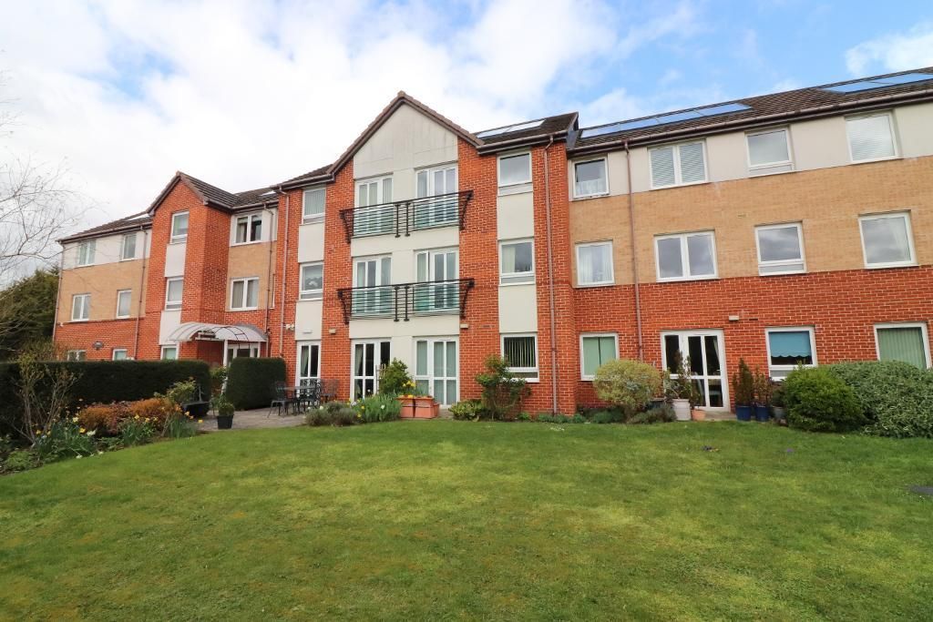1 bed flat for sale in Lucas Gardens, Luton, Bedfordshire LU3, £162,500