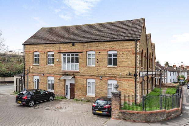 2 bed flat to rent in 216-218 Homesdale Road, Bromley BR1, £1,400 pcm