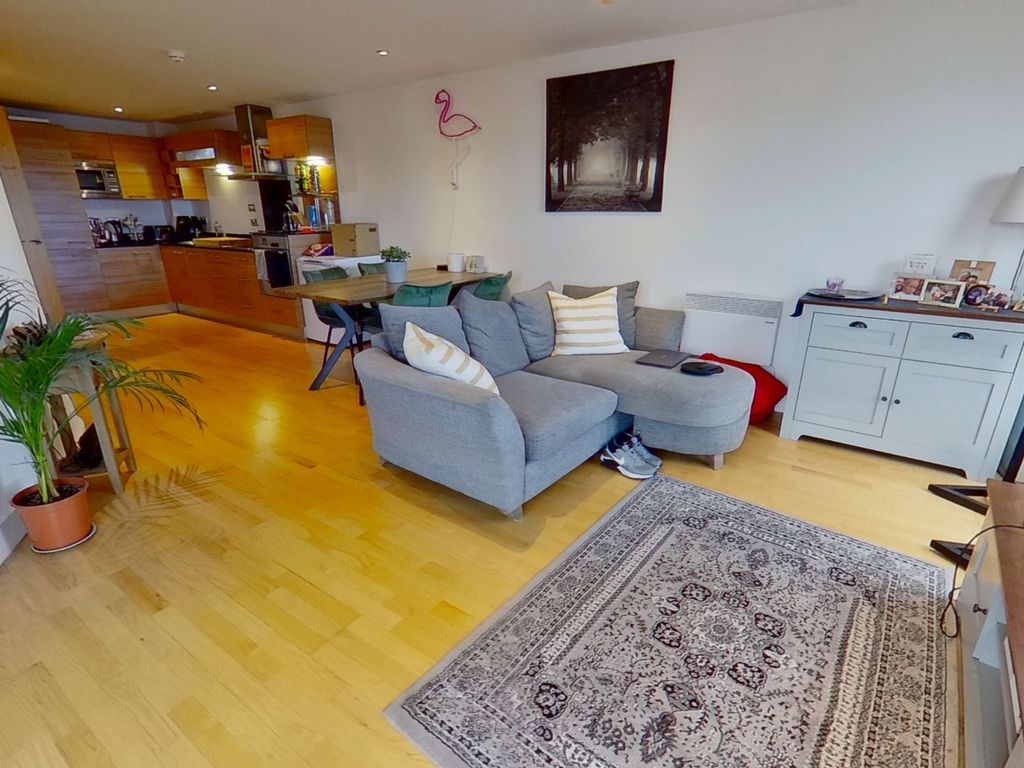 2 bed flat to rent in Mackenzie House, Leeds City Centre, Leeds LS10, £1,195 pcm