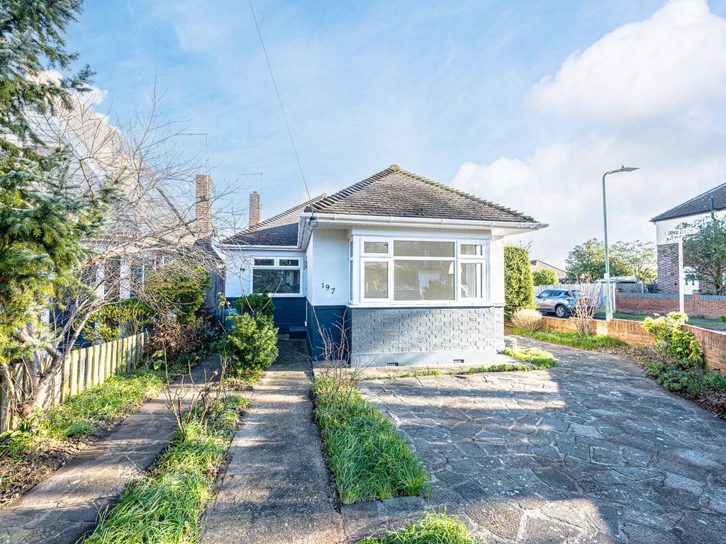 2 bed detached bungalow for sale in Woodside, Leigh-On-Sea SS9, £475,000