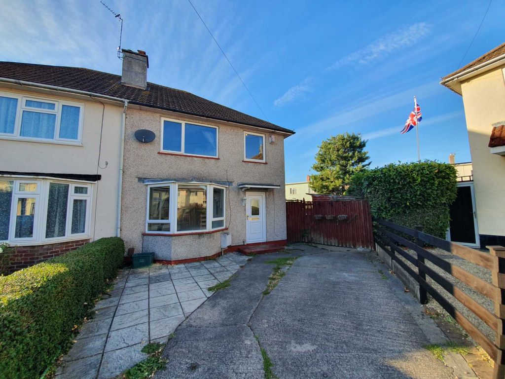 3 bed semi-detached house to rent in Eastlake Close, Horfield BS7, £2,250 pcm