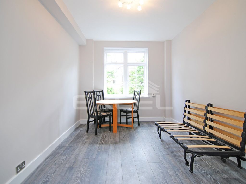 Studio to rent in Langford Court, 22 Abbey Road, St Johns Wood NW8, £1,560 pcm