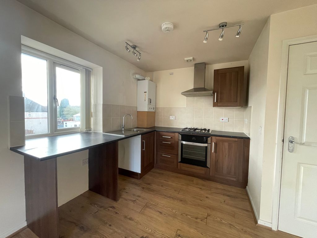 2 bed flat to rent in Mason Street, Wolverhampton WV14, £700 pcm