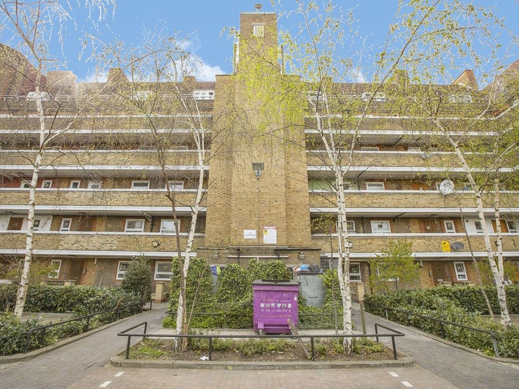 1 bed flat for sale in Sutton Street, London E1, £280,000