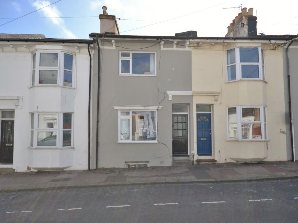 6 bed terraced house to rent in Edinburgh Road, Brighton BN2, £4,290 pcm