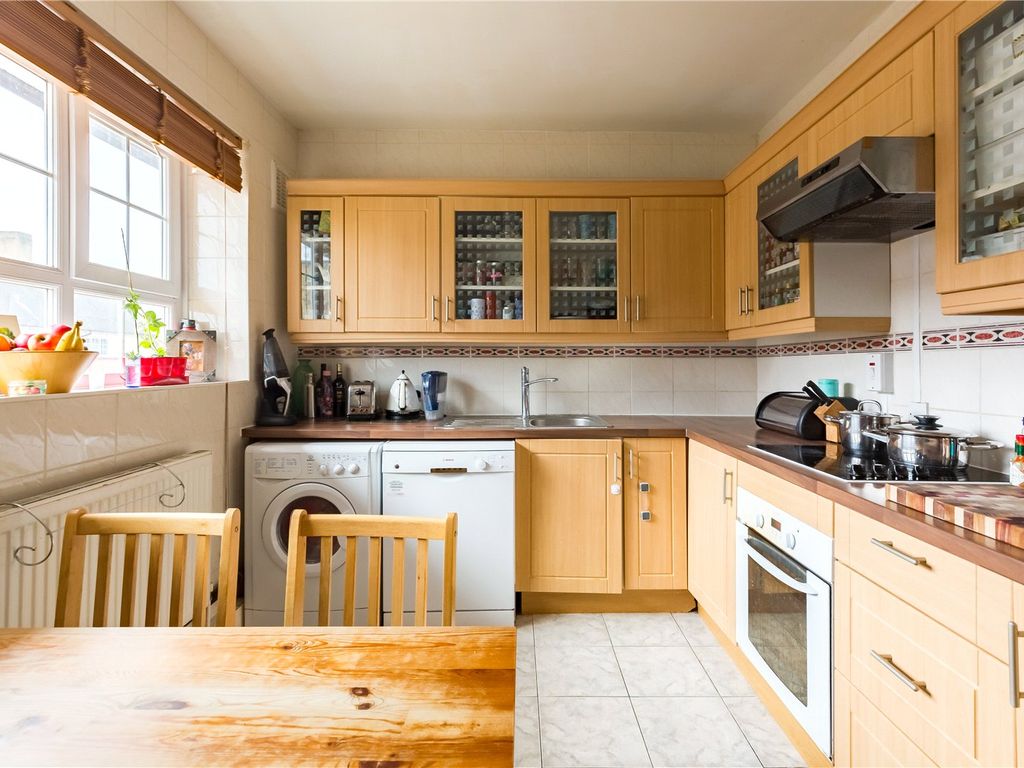 1 bed flat for sale in Tufnell Park Road, Islington, London N7, £375,000