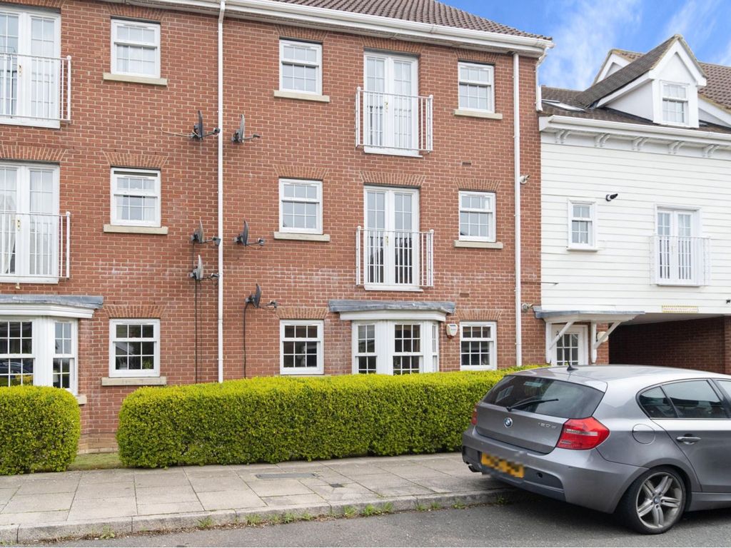 2 bed flat for sale in Burnell Gate, Chelmsford CM1, £250,000