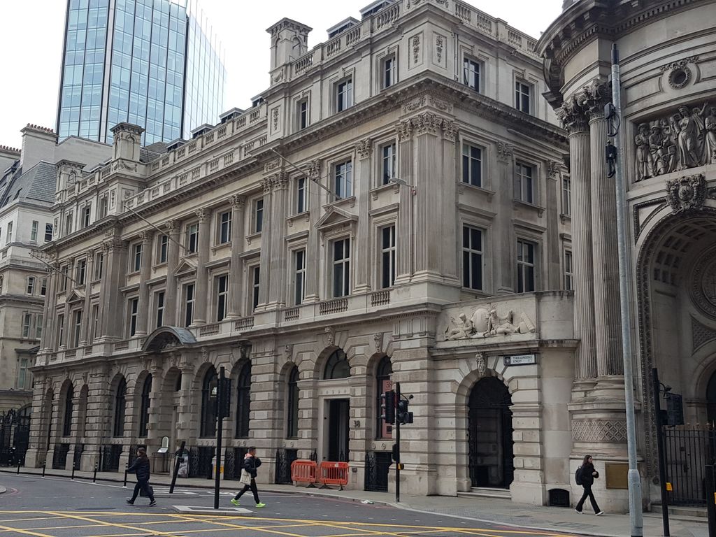 Office to let in Threadneedle Street, Bank EC2R, £344,810 pa