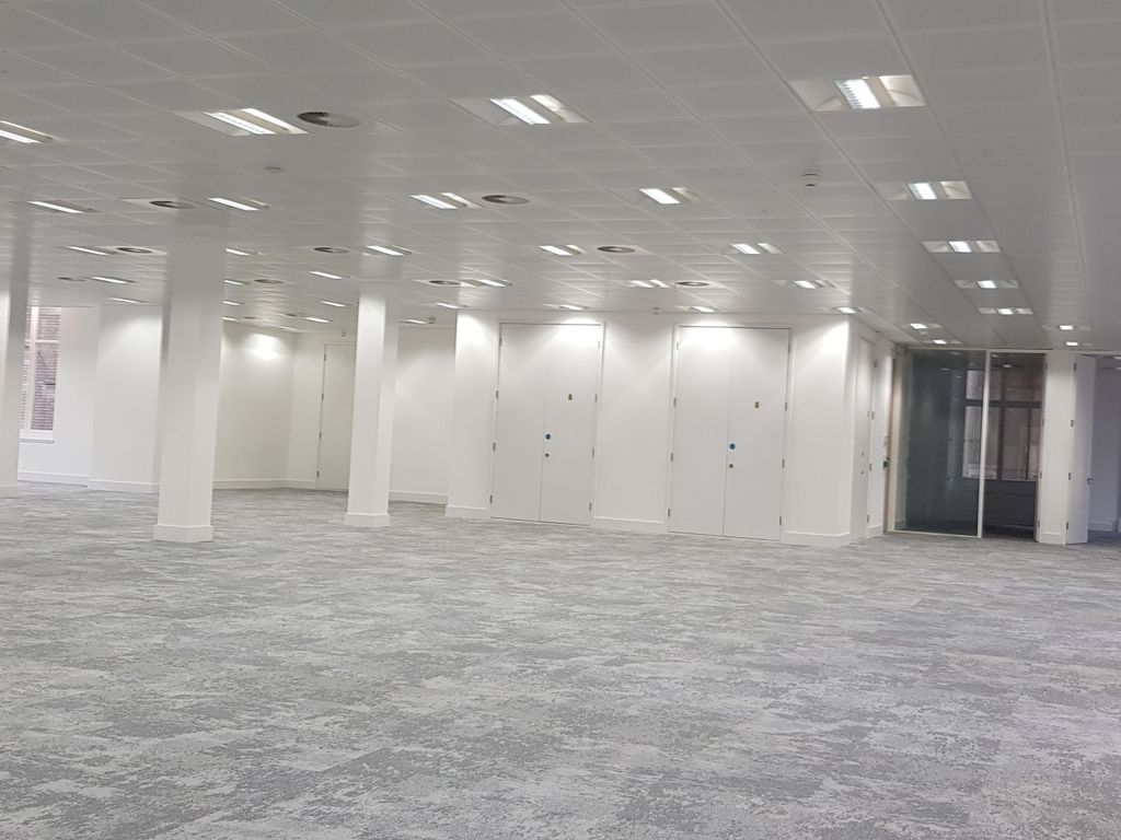 Office to let in Threadneedle Street, Bank EC2R, £344,810 pa