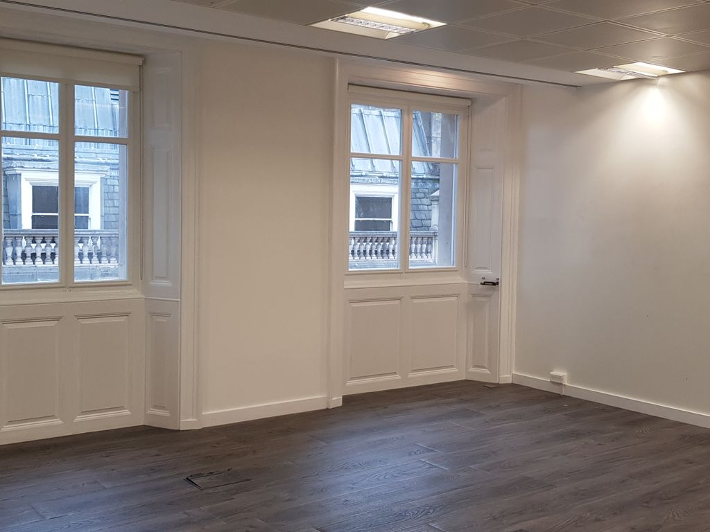 Office to let in Threadneedle Street, Bank EC2R, £168,490 pa