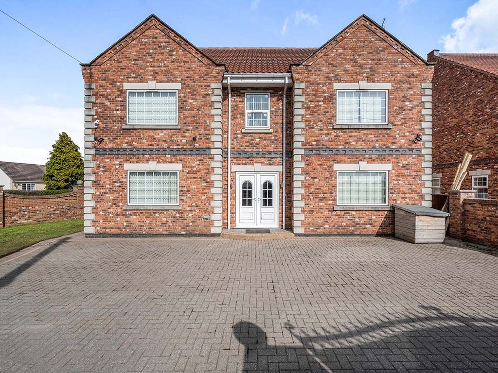 5 bed detached house for sale in Moss Road, Moss, Doncaster DN6, £475,000
