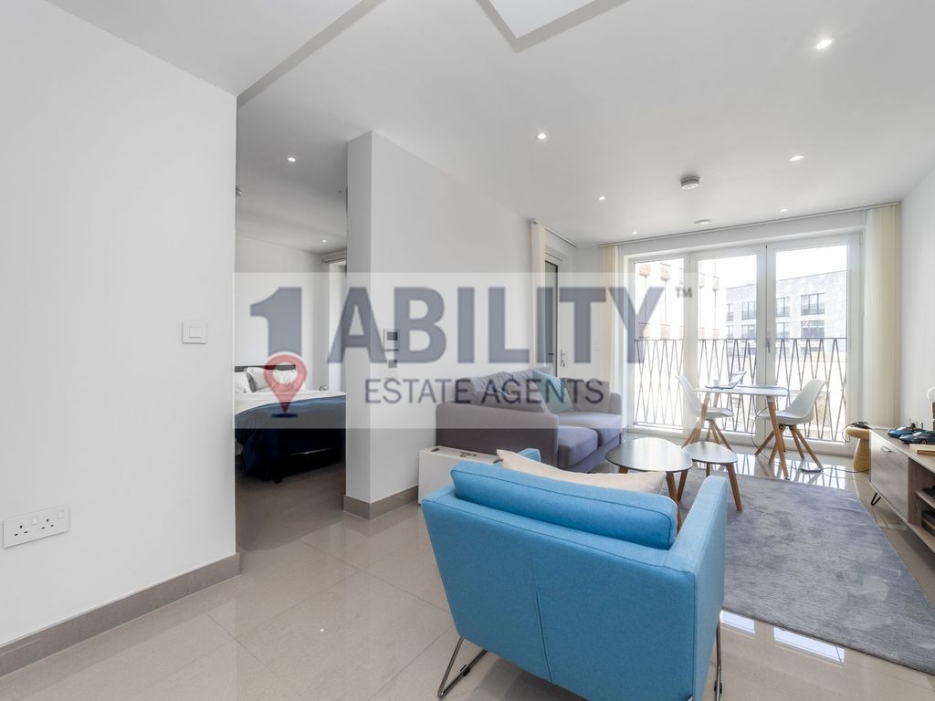 1 bed flat for sale in St. Georges Circus, London SE1, £575,000