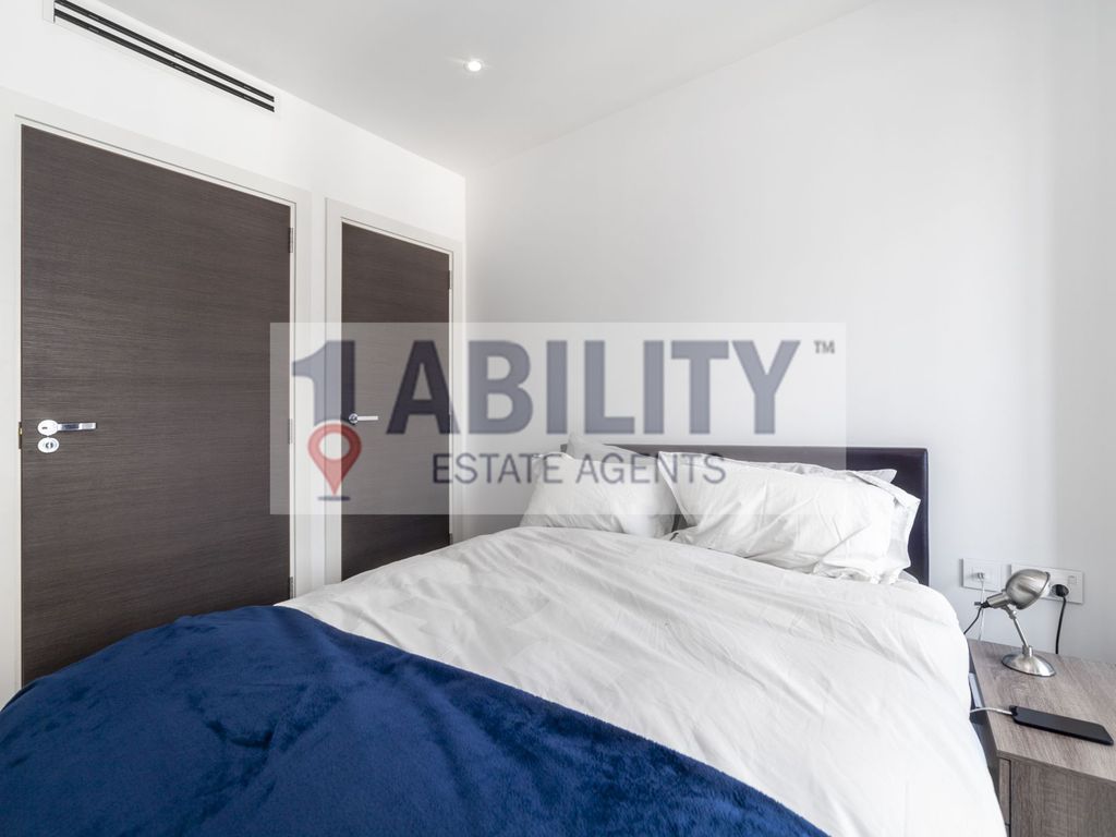 1 bed flat for sale in St. Georges Circus, London SE1, £575,000