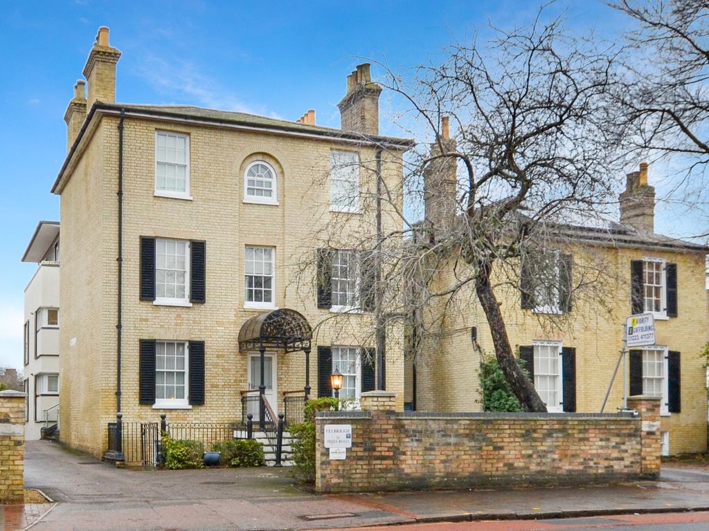 2 bed flat for sale in Hills Road, Cambridge CB2, £425,000