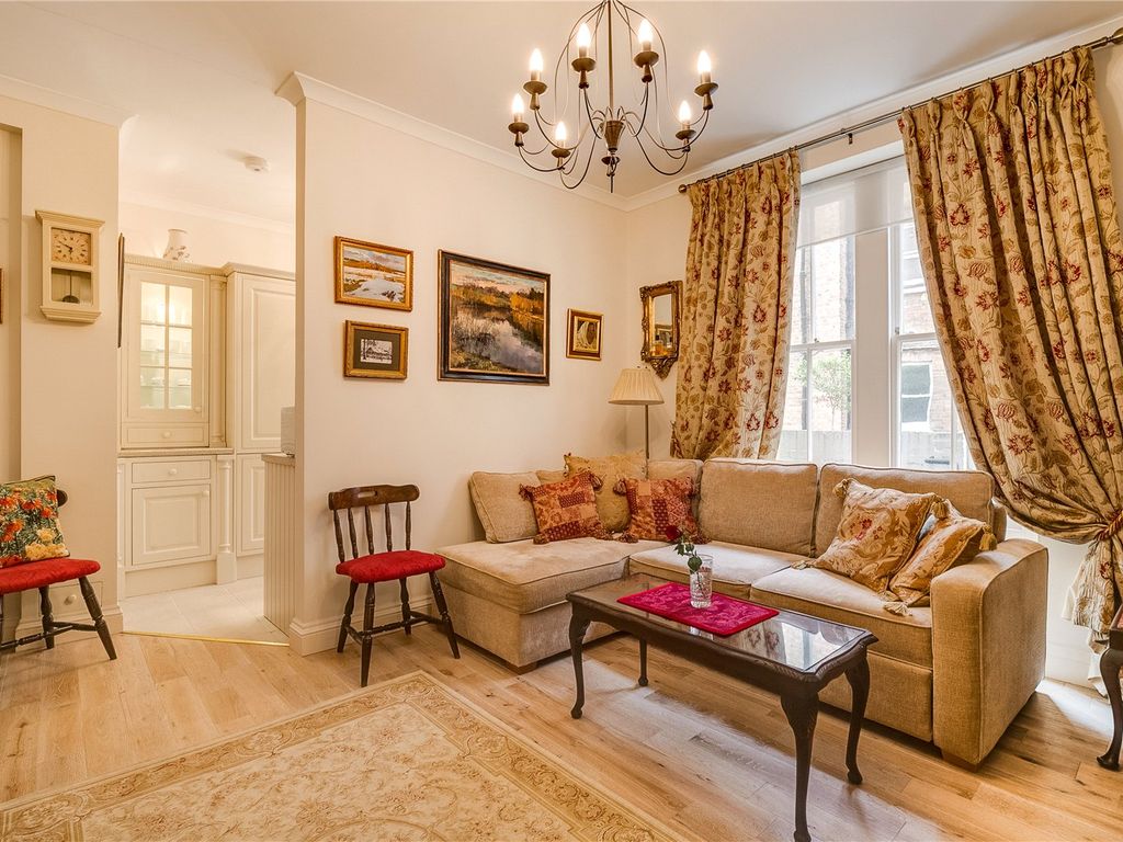 1 bed flat for sale in Elm Bank Mansions, The Terrace, Barnes, London SW13, £500,000