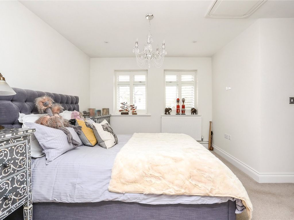 2 bed flat for sale in Arden Court, Arden Grove, Harpenden, Hertfordshire AL5, £800,000