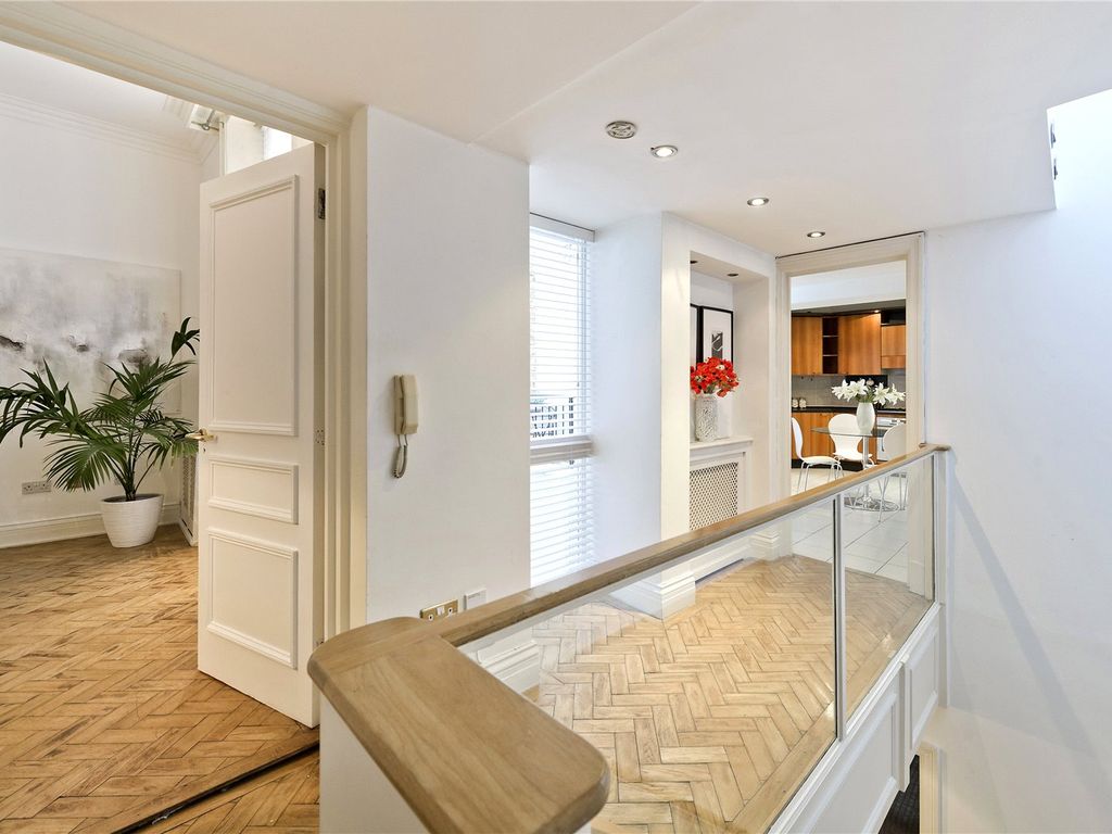 2 bed flat for sale in Rutland Gardens, London SW7, £2,050,000