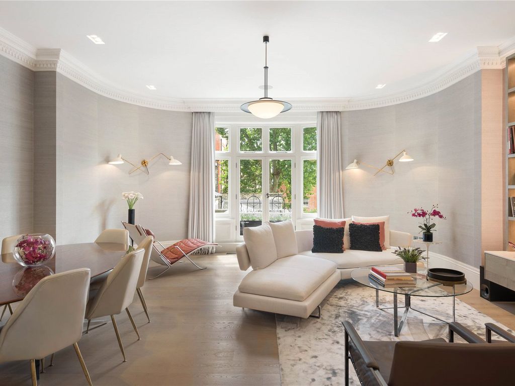 2 bed flat for sale in Pont Street, London SW1X, £4,950,000