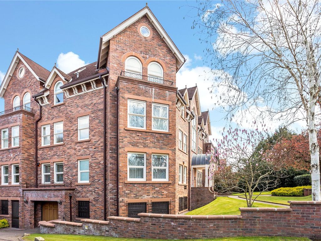 3 bed flat to rent in Heald Court, Hawthorn Lane, Wilmslow, Cheshire SK9, £4,000 pcm