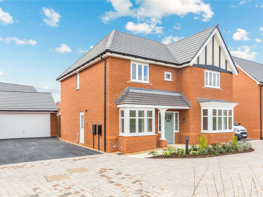 5 bed detached house to rent in Violet Way, Holmes Chapel, Crewe CW4, £2,500 pcm