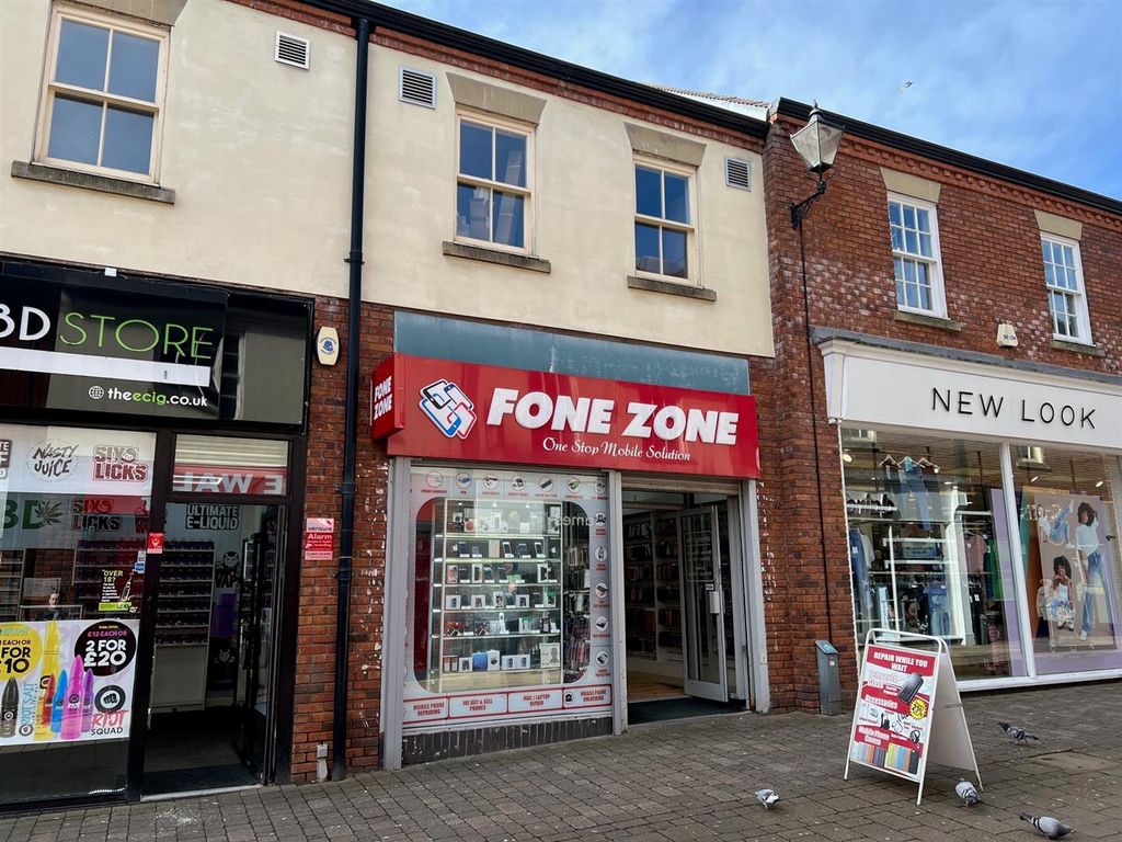 Retail premises to let in Unit 3 Castle Walk, Newcastle-Under-Lyme, Staffs ST5, £20,000 pa