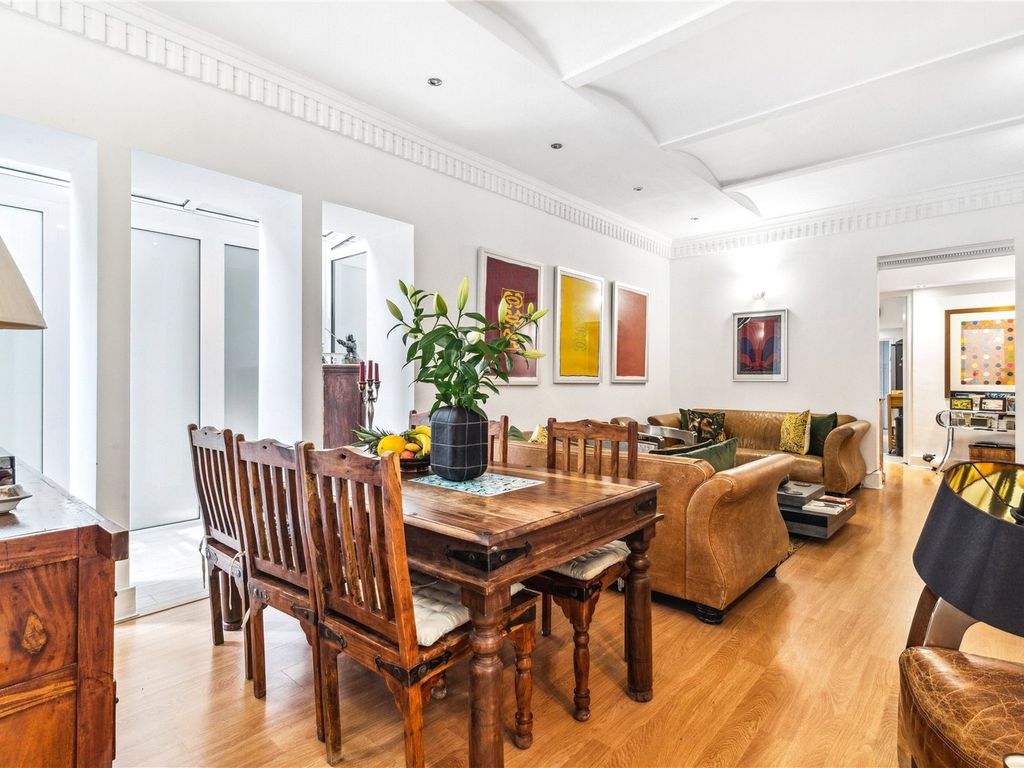 3 bed flat for sale in Cromwell Road, London SW5, £1,395,000