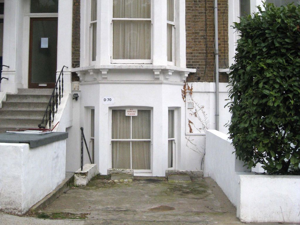 Parking/garage to rent in Hammersmith Grove, London W6, £200 pcm