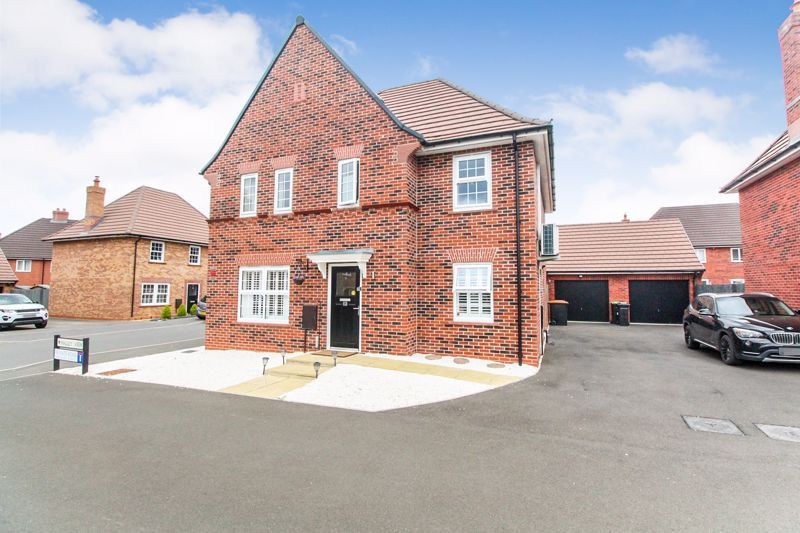 5 bed detached house for sale in Halley View, Stewartby MK43, £485,000