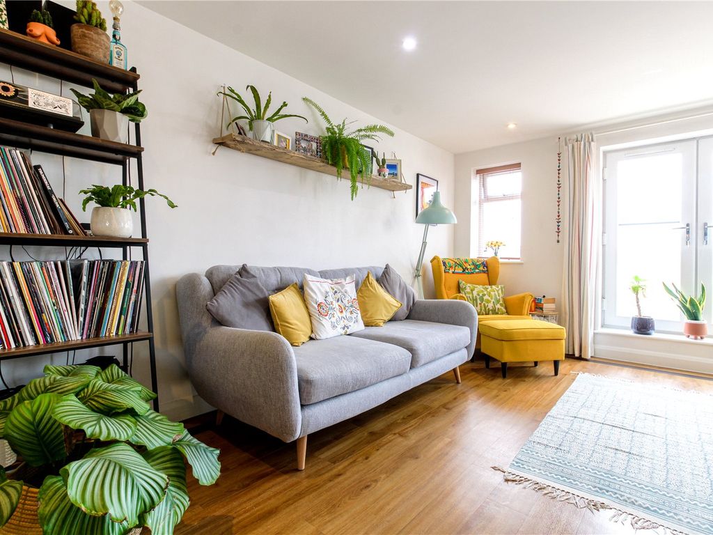 1 bed flat for sale in Wick Road, Bristol BS4, £210,000