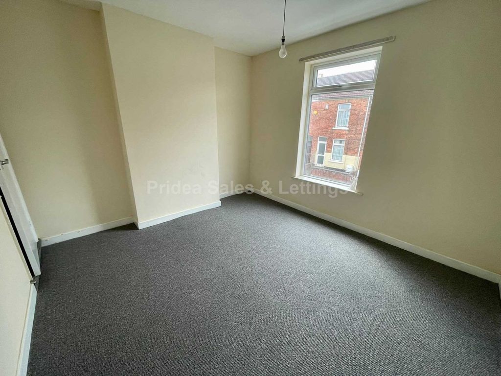 2 bed terraced house to rent in Lewis Street, Gainsborough DN21, £540 pcm