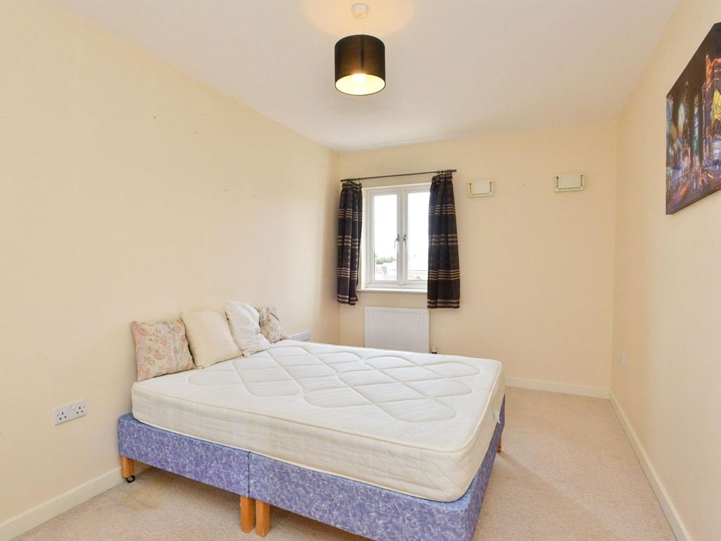 2 bed flat for sale in Sheep Way, Milton Keynes MK14, £216,000