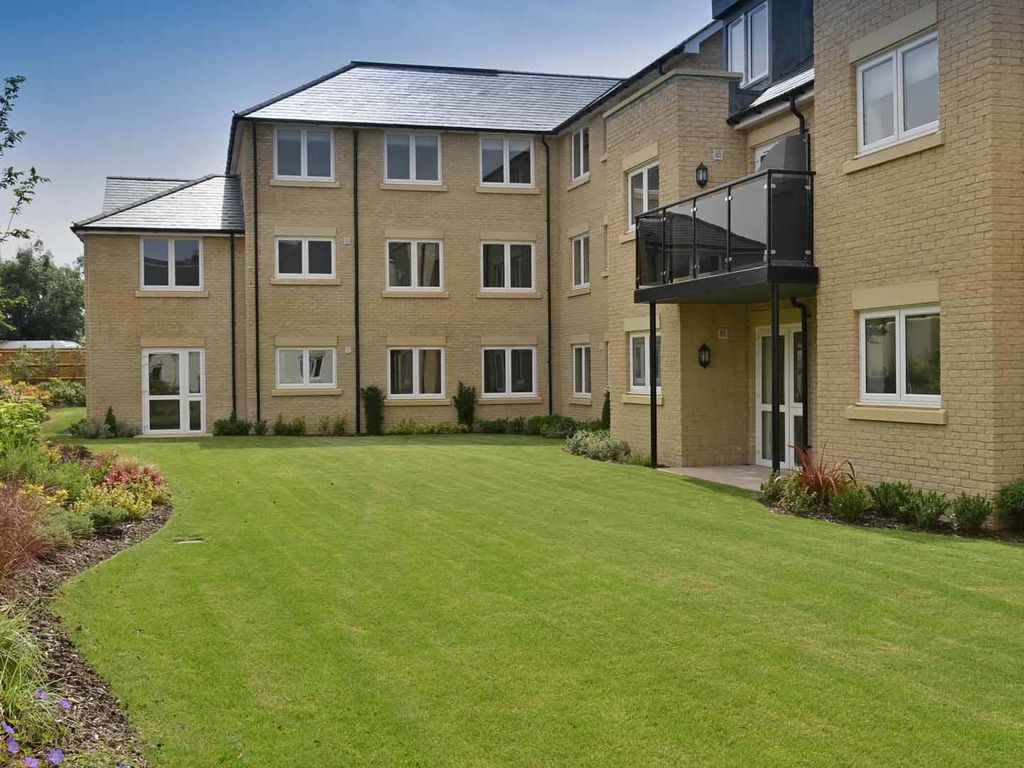 2 bed property for sale in The Causeway, Chippenham SN15, £351,950
