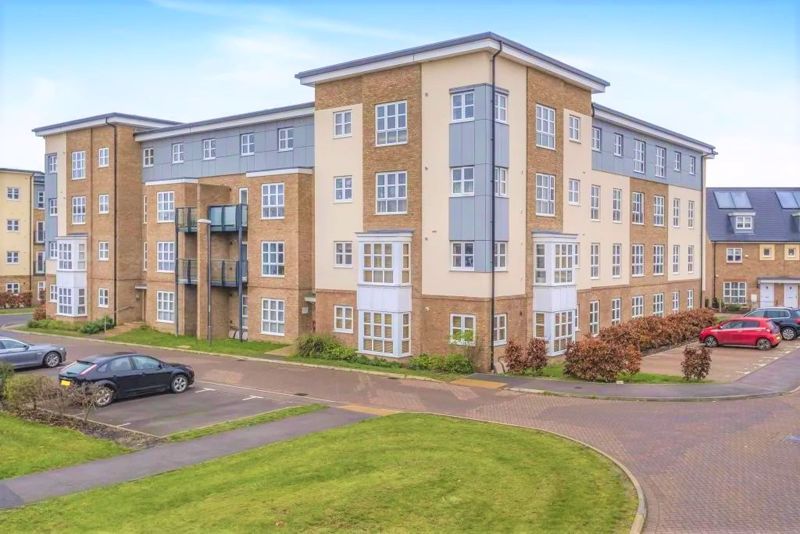2 bed flat to rent in Gwendoline Buck Drive, Aylesbury HP21, £1,250 pcm