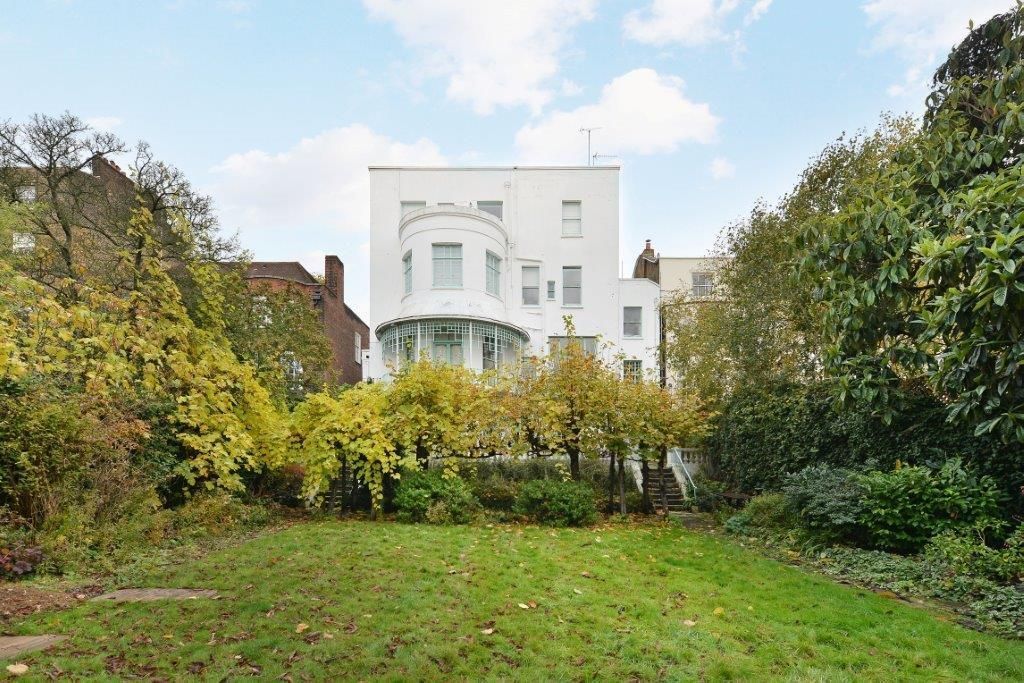 2 bed flat to rent in Hamilton Terrace, St Johns Wood, London NW8, £5,850 pcm