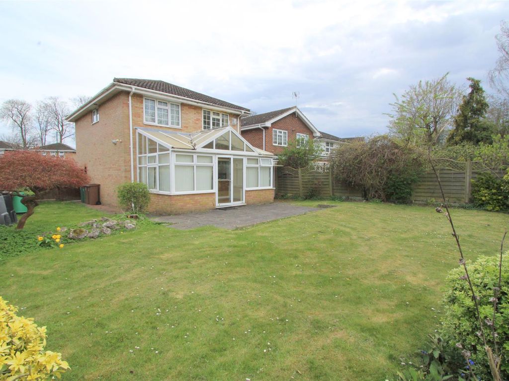 4 bed detached house for sale in Goldcrest Way, Purley CR8, £649,950