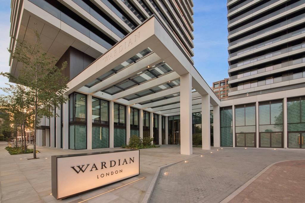 2 bed flat to rent in Wardian East Tower, South Quay, Canary Wharf, United Kingdom E14, £3,987 pcm