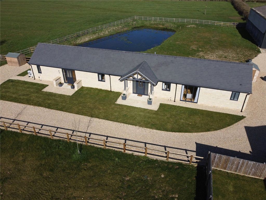 4 bed bungalow for sale in Hornbeam Grange, Cricklade SN6, £495,000