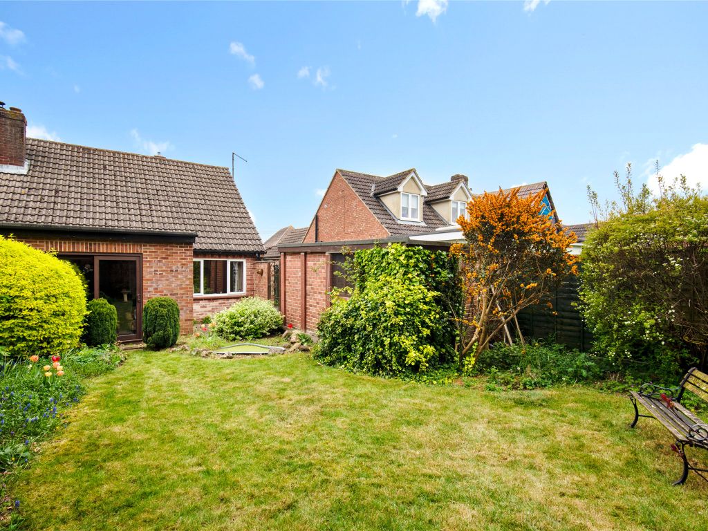 2 bed bungalow for sale in Norreys Road, Cumnor, Oxford, Oxfordshire OX2, £400,000