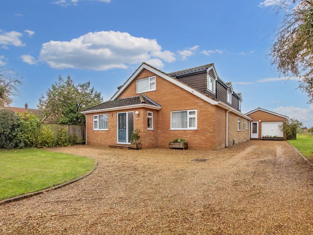 5 bed detached house for sale in St. Nicholas Close, Gayton, King's Lynn PE32, £695,000