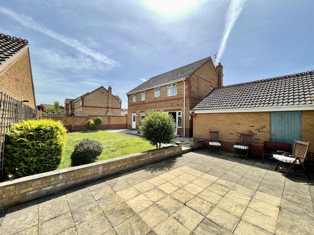 4 bed detached house for sale in Fraserburgh Way, Peterborough PE2, £425,000